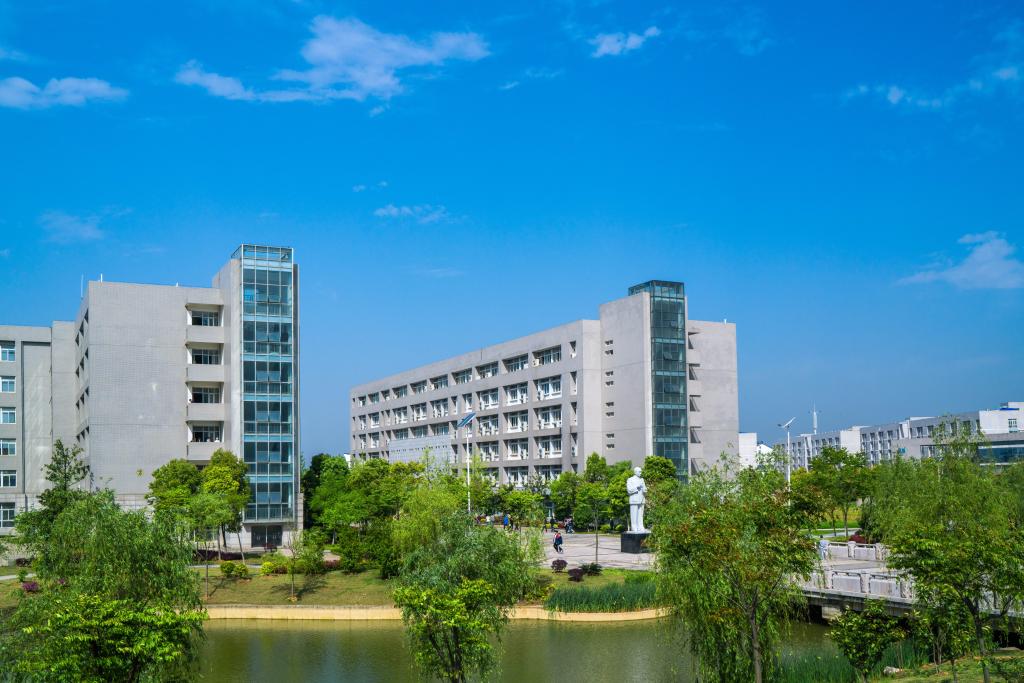 湖北国土资源职业学院成教校园风景03